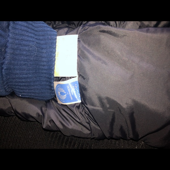 Black Women’s Medium Authentic Canada Goose Jacket - Picture 4 of 8